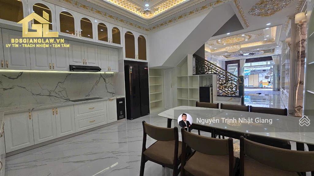 Bán nhà phố tân cổ điển full nội thất đầy đủ công năng sử dụng