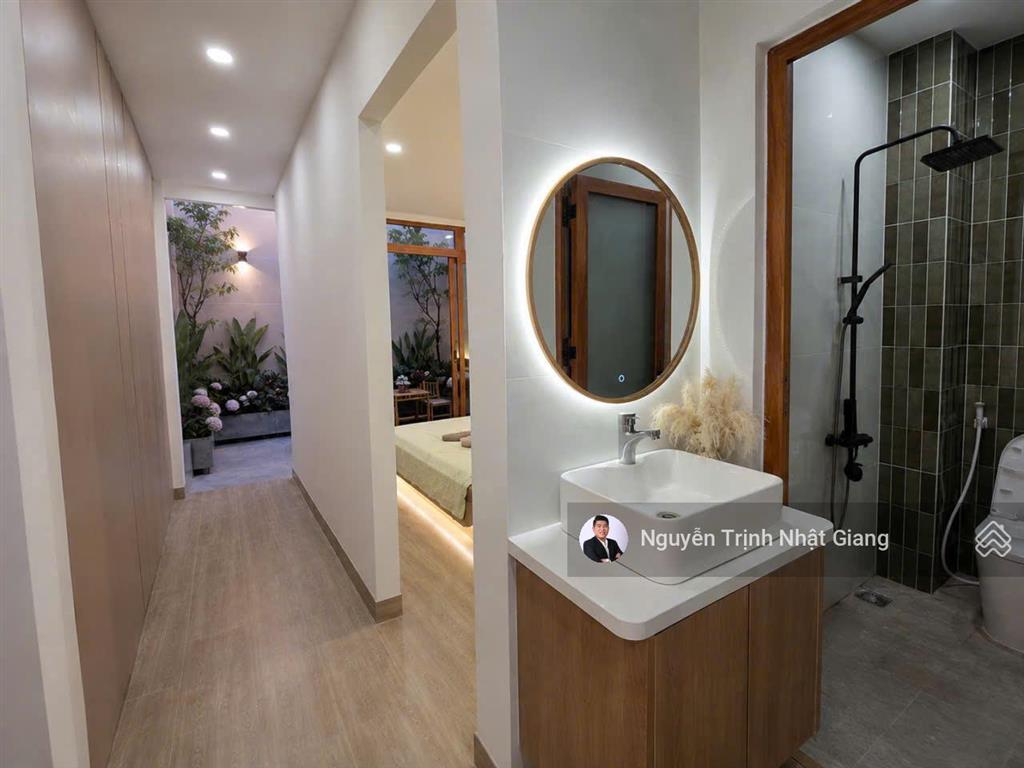 Bán nhà phố thiết kế hiện đại sang trọng có phòng ngủ dưới trệt