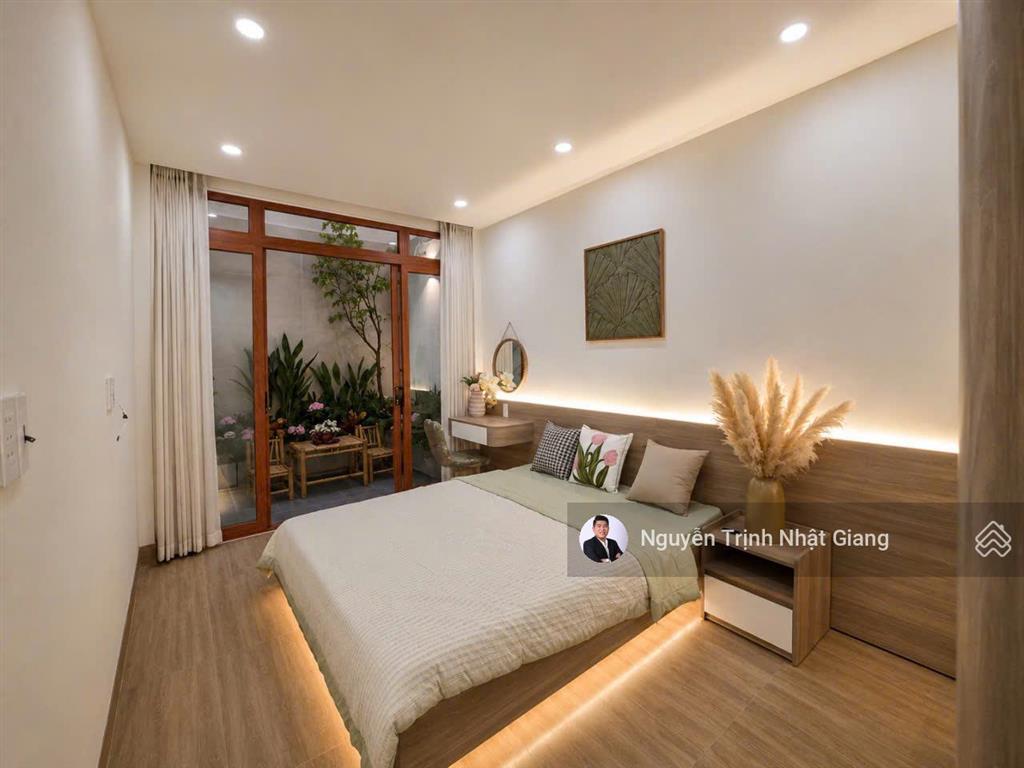 Bán nhà phố thiết kế hiện đại sang trọng có phòng ngủ dưới trệt