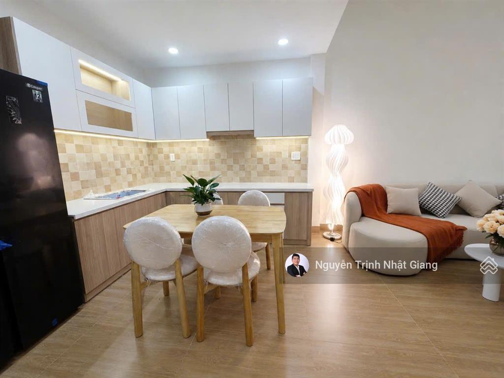 Bán nhà phố thiết kế hiện đại sang trọng có phòng ngủ dưới trệt