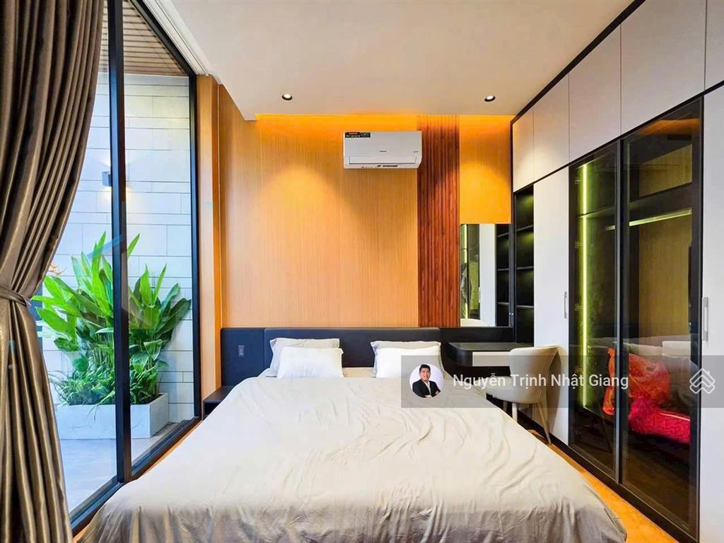 Bán nhà phố mặt tiền đường thuận lợi kinh doanh mua bán