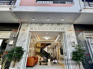Bán nhà phố đường ô tô giá nhỉnh 5 tỷ tặng full nội thất