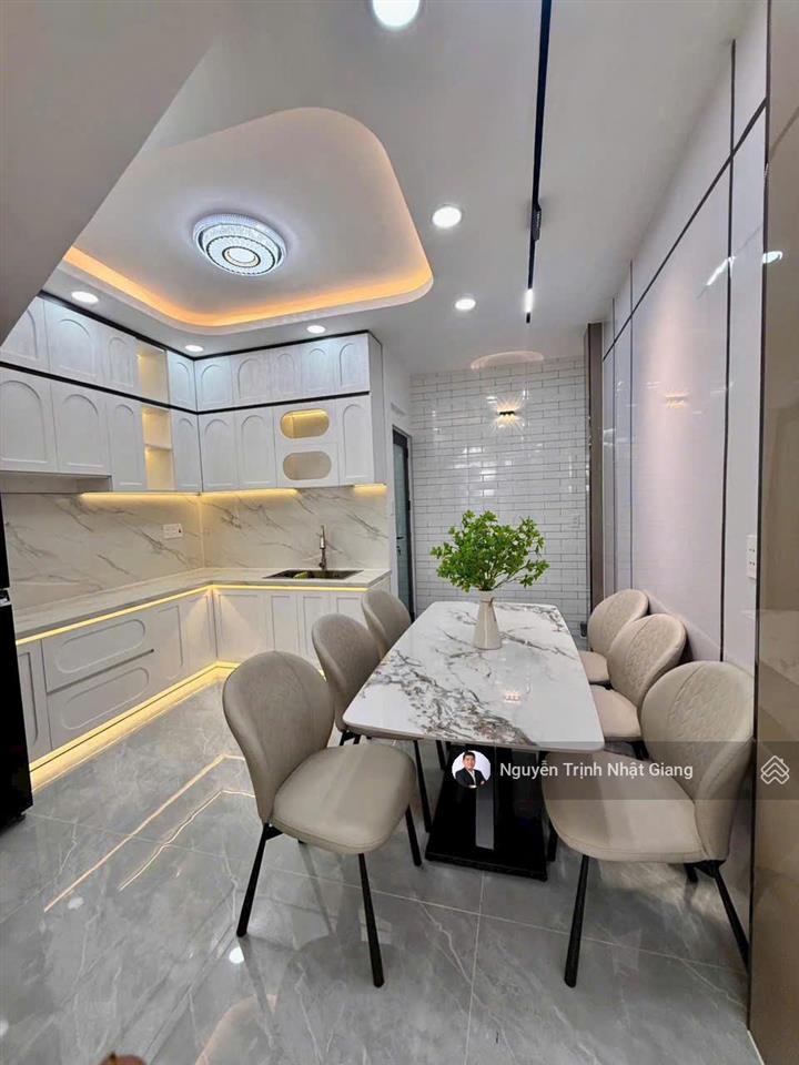 Bán nhà phố đường ô tô giá nhỉnh 5 tỷ tặng full nội thất