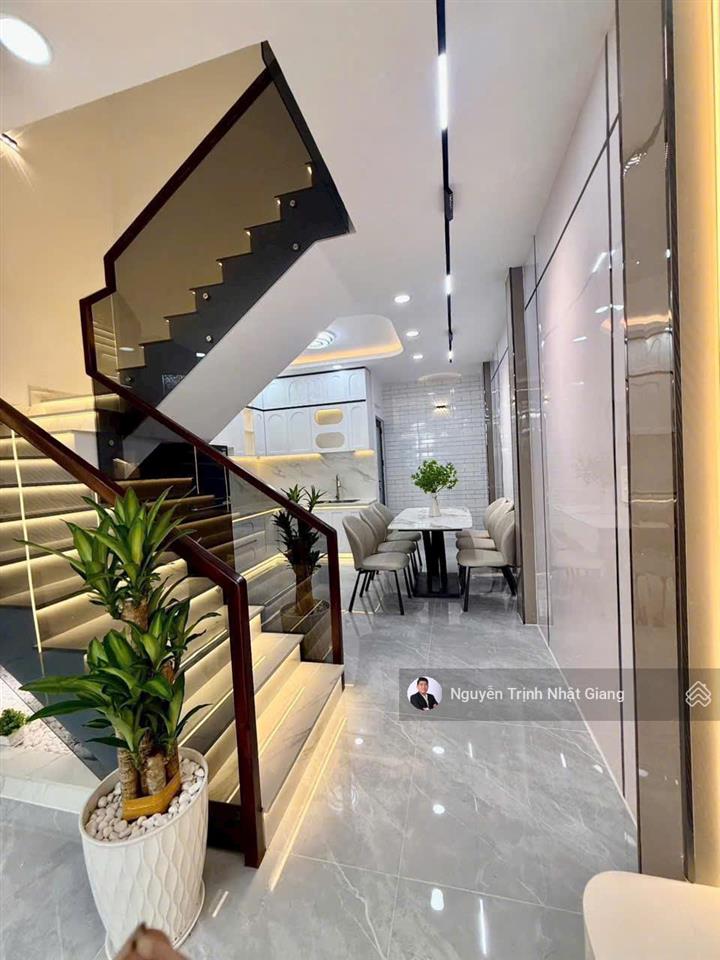 Bán nhà phố đường ô tô giá nhỉnh 5 tỷ tặng full nội thất