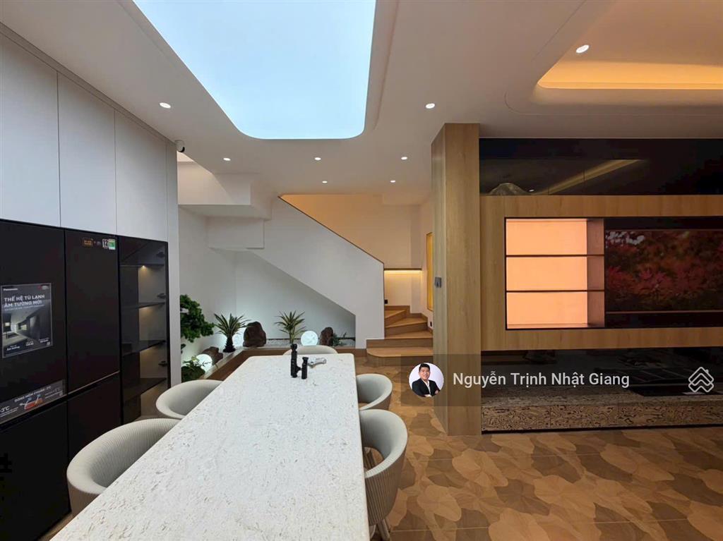 Mới lên sóng căn nhà phố hiện đại sang trọng khu vip quận 7