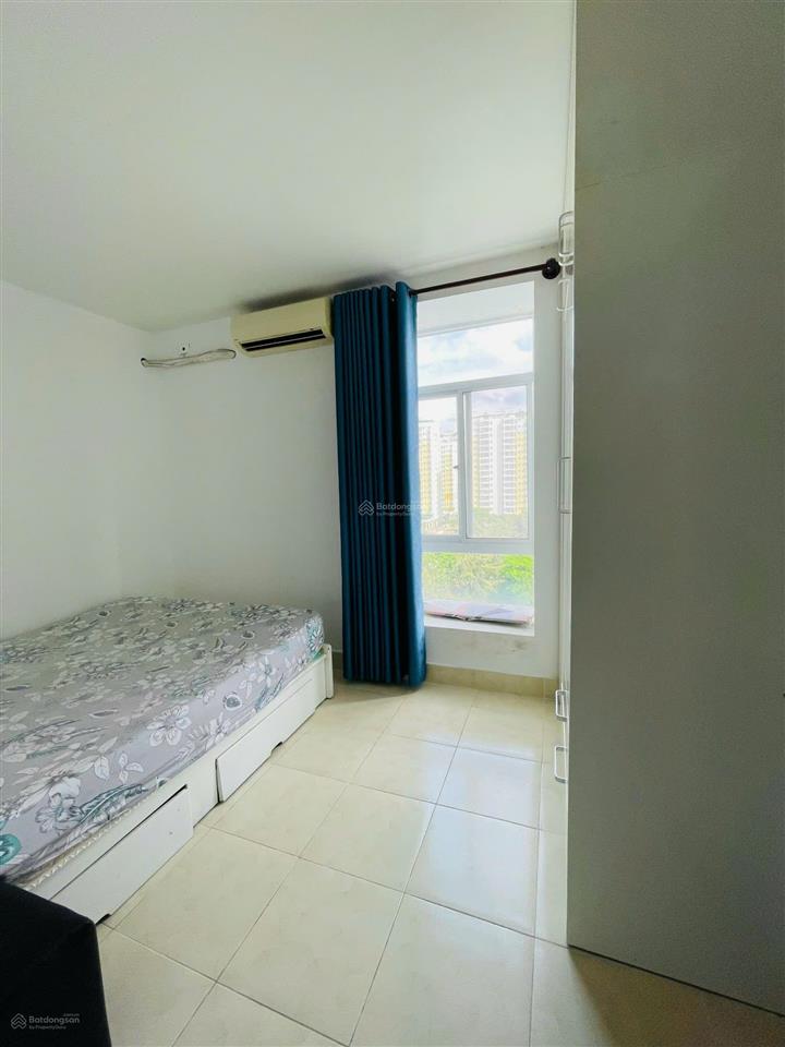 Bán căn hộ chung cư sky garden 56.66m2 giá 4.750 tỷ, view hồ bơi