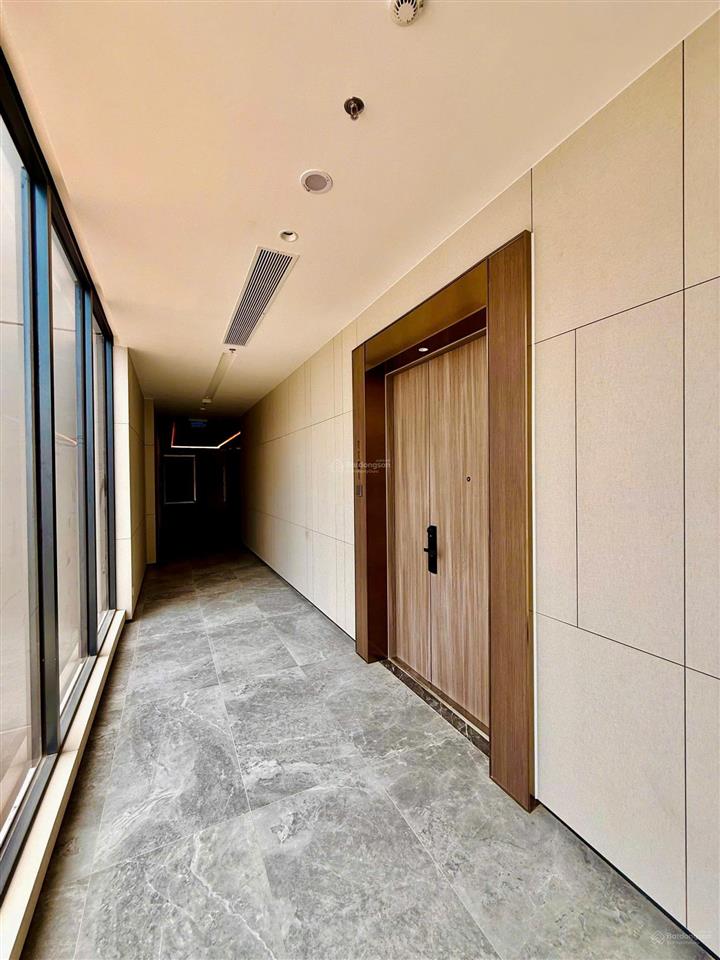 Bán căn penthouse the aurora phú mỹ hưng có sân và ô xe  0939 949 ***  em tú