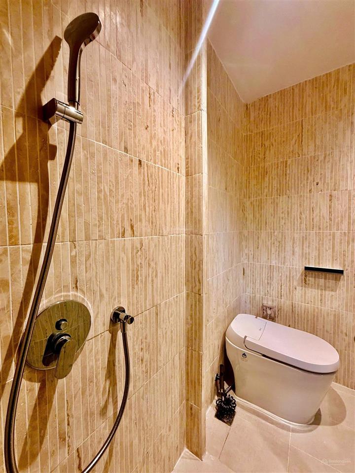 Bán căn penthouse the aurora phú mỹ hưng có sân và ô xe  0939 949 ***  em tú