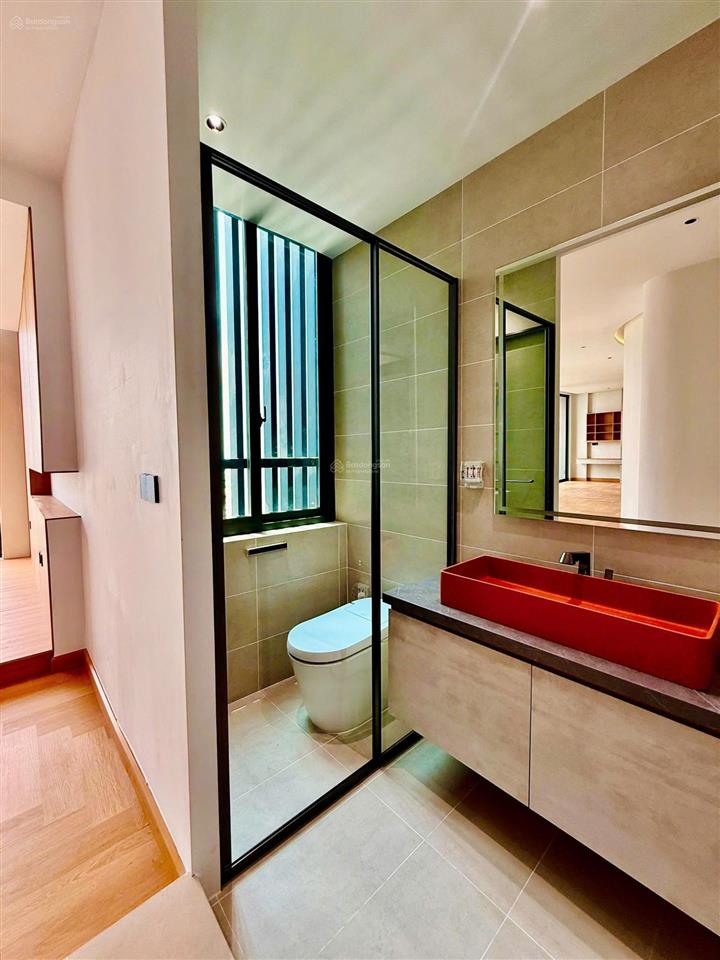 Bán căn penthouse the aurora phú mỹ hưng có sân và ô xe  0939 949 ***  em tú