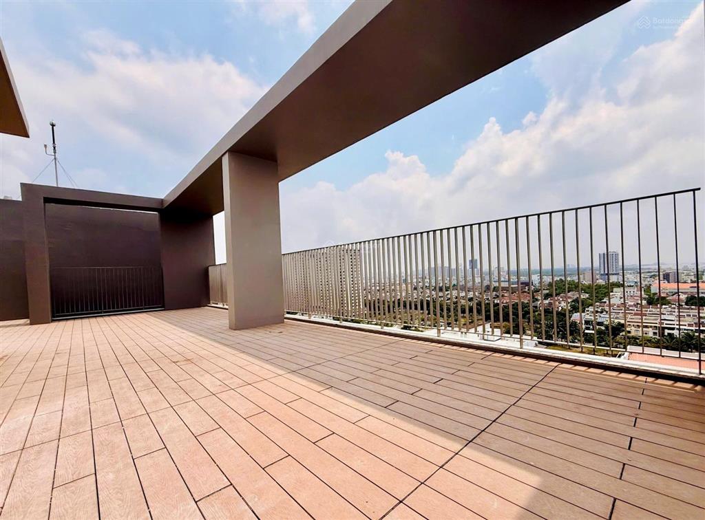 Bán căn penthouse the aurora phú mỹ hưng có sân và ô xe  0939 949 ***  em tú