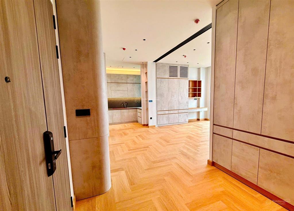 Bán căn penthouse the aurora phú mỹ hưng có sân và ô xe  0939 949 ***  em tú