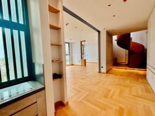 Bán căn penthouse the aurora phú mỹ hưng có sân và ô xe  0939 949 ***  em tú