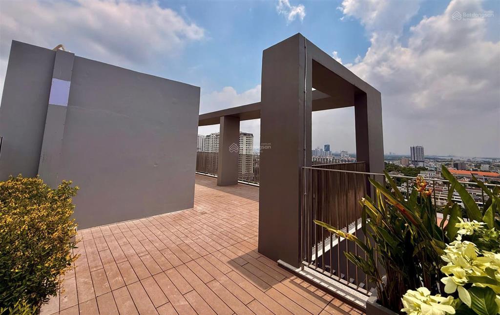 Bán căn penthouse the aurora phú mỹ hưng có sân và ô xe  0939 949 ***  em tú
