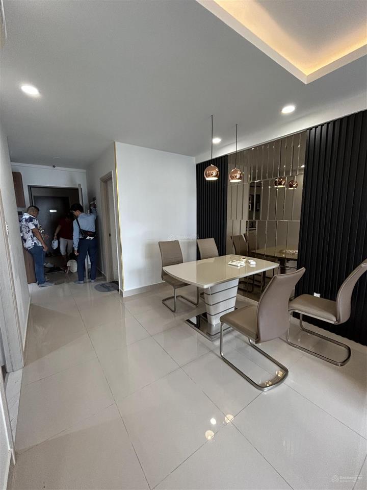 Bán ch 2pn view trực diện hồ bơi hướng nam  dự án saigon south residences   0939 949 ***  e tú