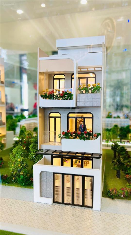 Kẹt tiền bán huề vốn nền phố góc hông the 826 chênh nhẹ cho khách thiện chí