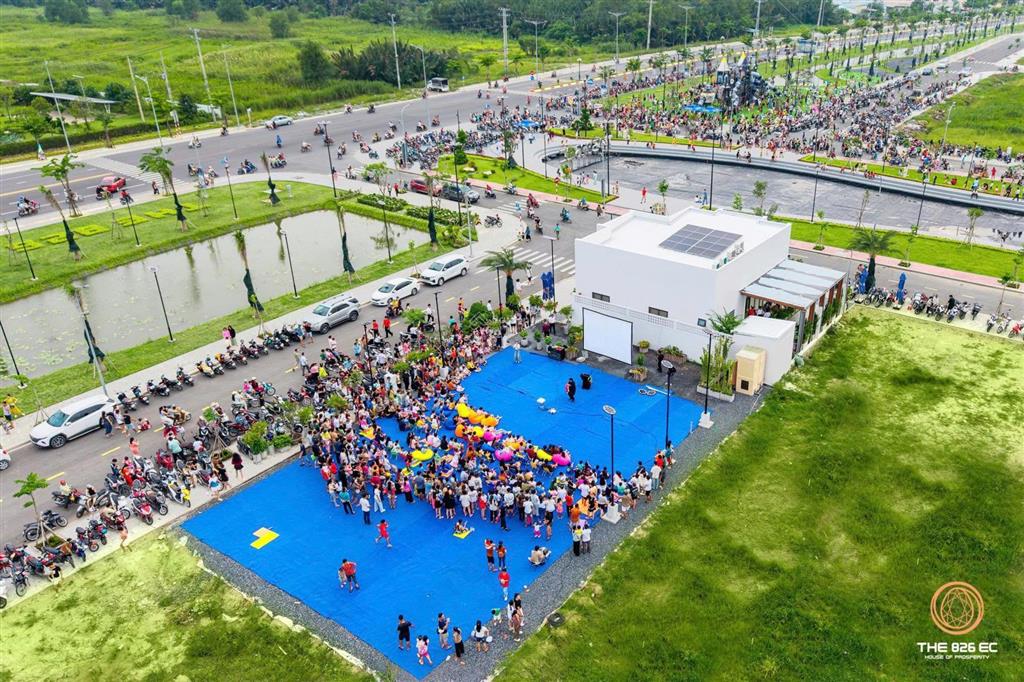 Kẹt tiền bán huề vốn nền phố góc hông the 826 chênh nhẹ cho khách thiện chí