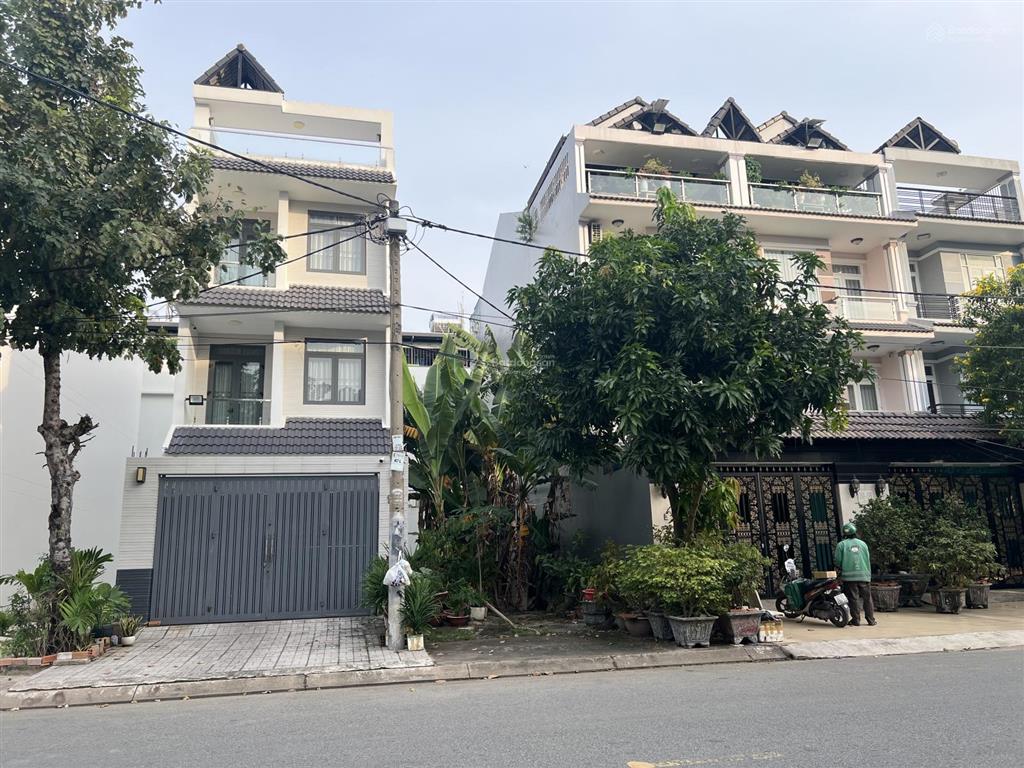 Lô góc trục 16m ngay chung cư dt 100m2 giá 4ty830