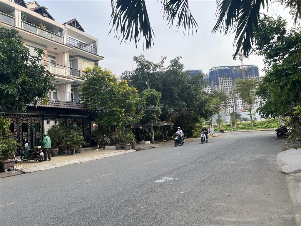 Lô góc trục 16m ngay chung cư dt 100m2 giá 4ty830