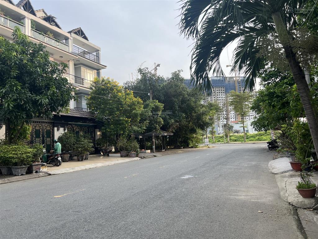 Lô góc trục 16m ngay chung cư dt 100m2 giá 4ty830