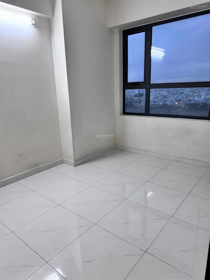 Chính chủ bán căn góc block b hướng tây bắc sẵn sổ giá 4 tỷ có thương lượng