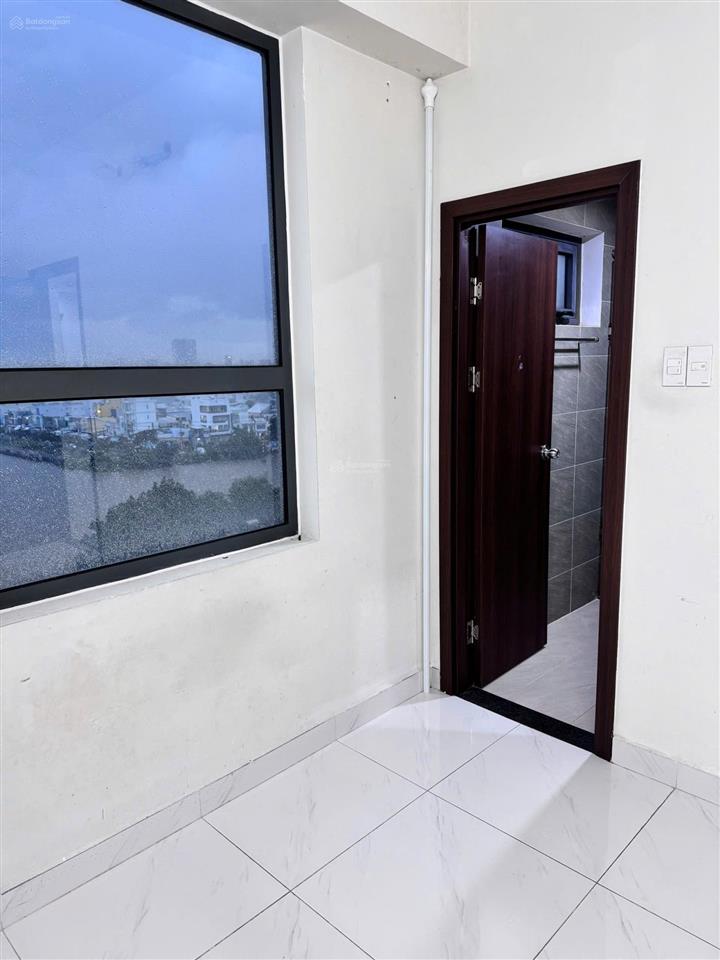 Chính chủ bán căn góc block b hướng tây bắc sẵn sổ giá 4 tỷ có thương lượng