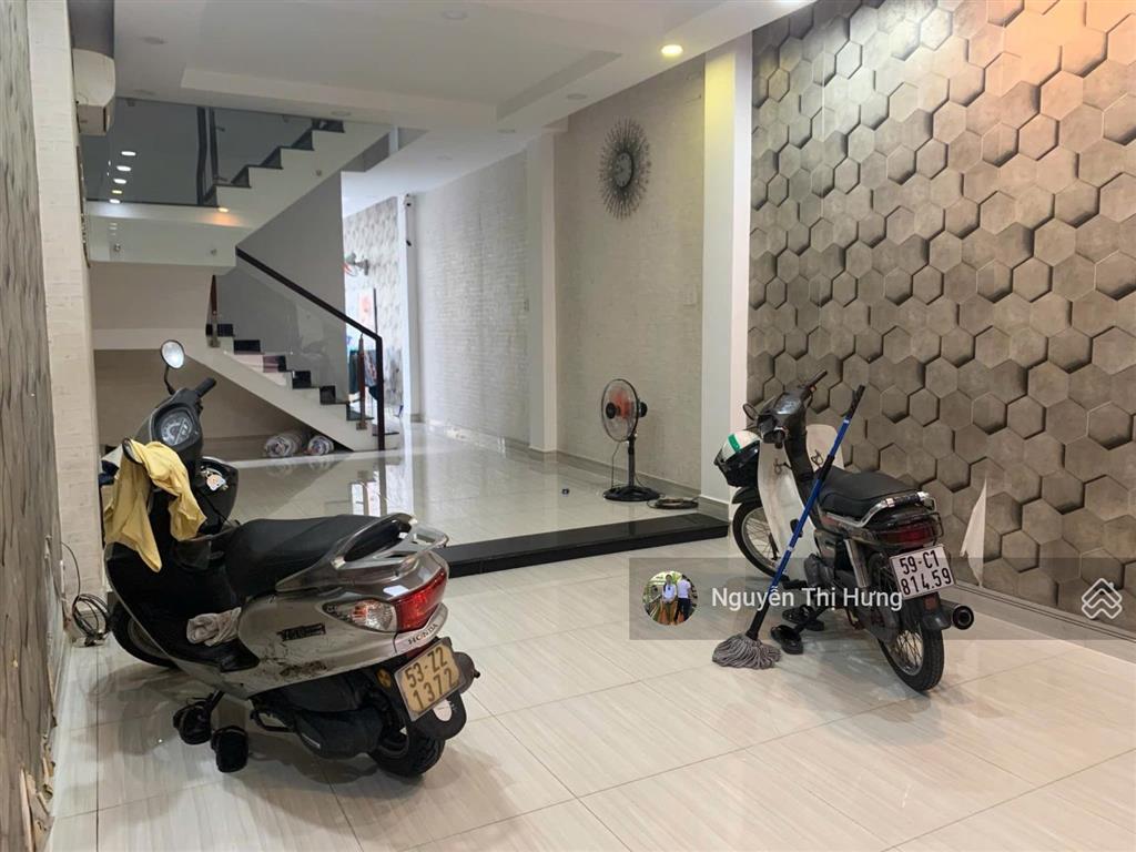 Cho thuê nhà phố khu công ích phạm hữu lầu q74x18m,3l,4pn,6wc+ntcbgiá  22tr / tháng.
