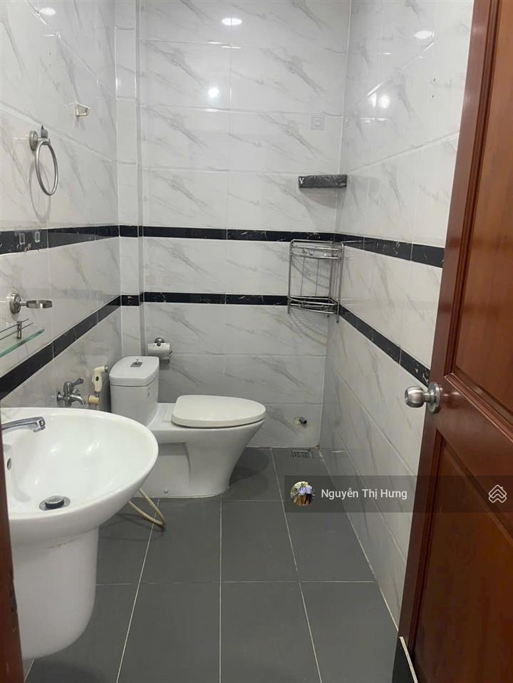 Cho thuê nhà c4 khu đường số phạm hữu lầu q74.5x17m,2pn,nhà mới sơn. xe hơi đậu cửagiá  9tr.