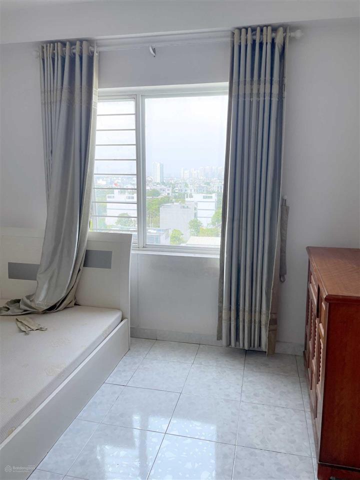 Bán căn hộ view sông, tầng cao, có nội thất