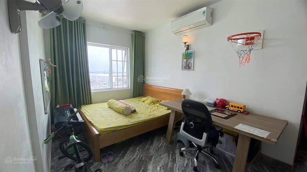 Bán căn hộ view sông nội thất siêu đẹp, nhà cực kỳ thoáng mát