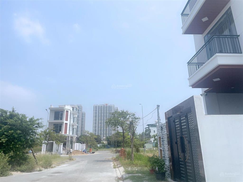 Bán đất đang xây dựng đào trí  dự án lotus residence, giá tốt khu vực