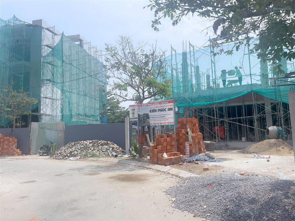 Bán đất đang xây dựng đào trí  dự án lotus residence, giá tốt khu vực