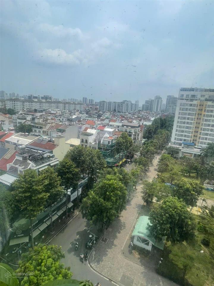 Cần bán căn góc view hồ bơi sky garden 3, trung tâm phú mỹ hưng