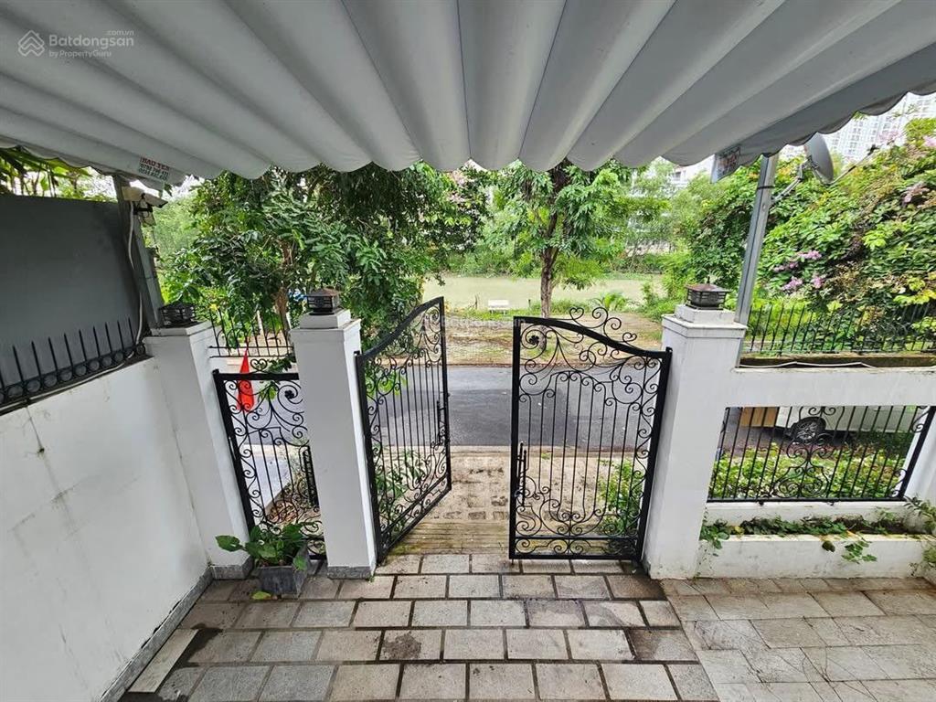 Cho thuê biệt thự sân vườn kdc tấn trường phú thuận quận 7. dt 12 x 20m,4 lầu giá 37tr.