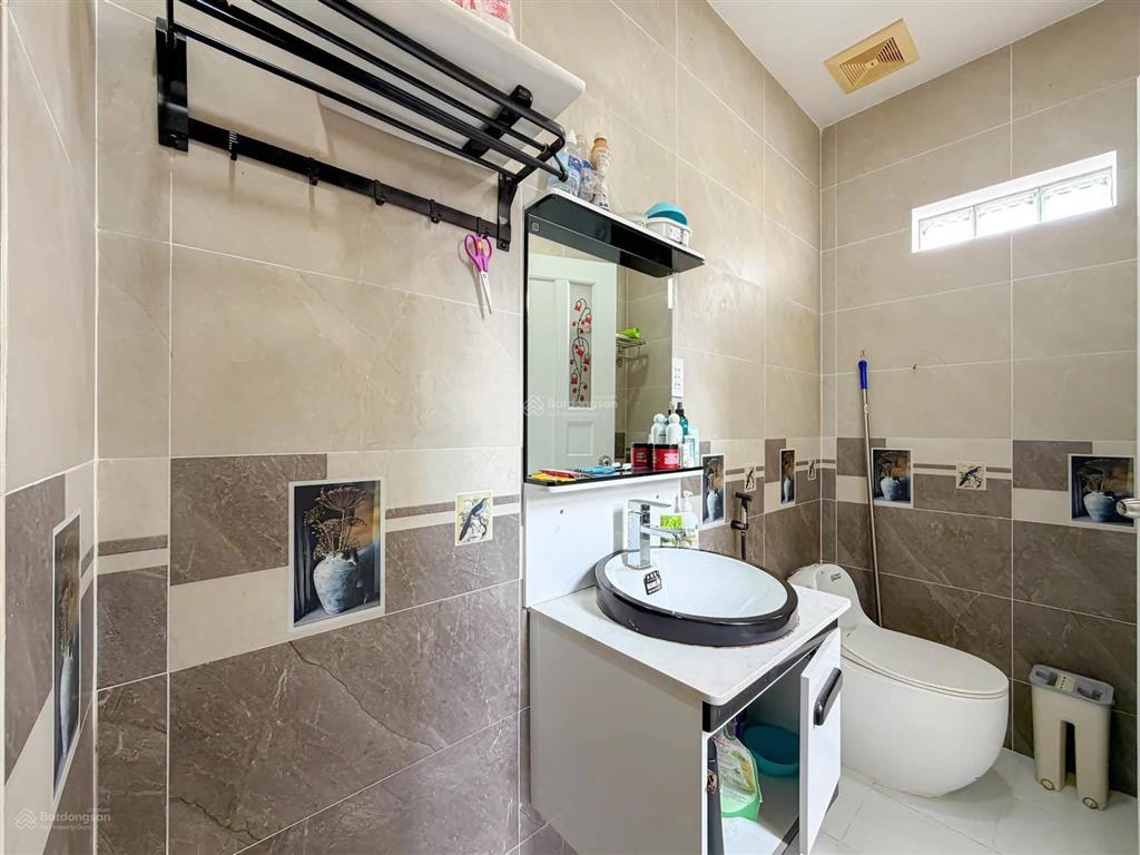 Bán nhà mặt tiền hẻm 1283 huỳnh tấn phát, nhà mới đẹp giá tham khảo tốt trong khu vực.