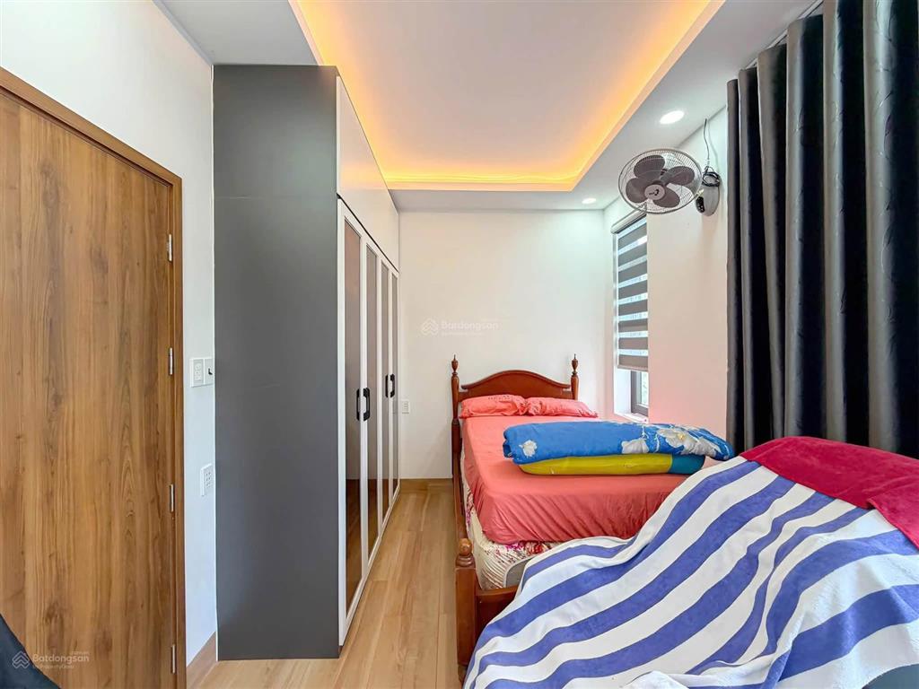 Bán nhà mặt tiền hẻm 1283 huỳnh tấn phát, nhà mới đẹp giá tham khảo tốt trong khu vực.
