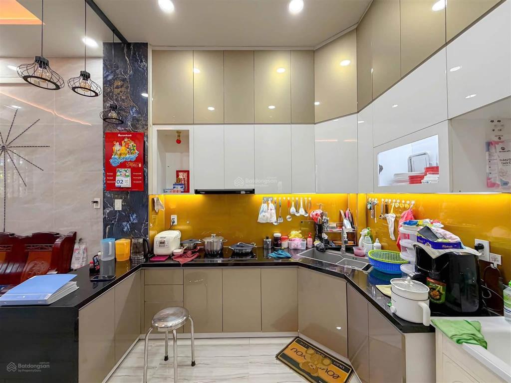 Bán nhà mặt tiền hẻm 1283 huỳnh tấn phát, nhà mới đẹp giá tham khảo tốt trong khu vực.