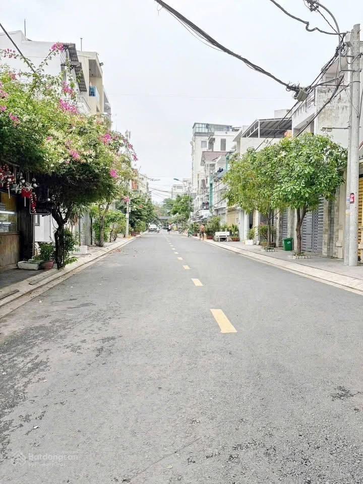Còn sót lại nền nhà phố giá rẻ đường 49 tân quy quận 7