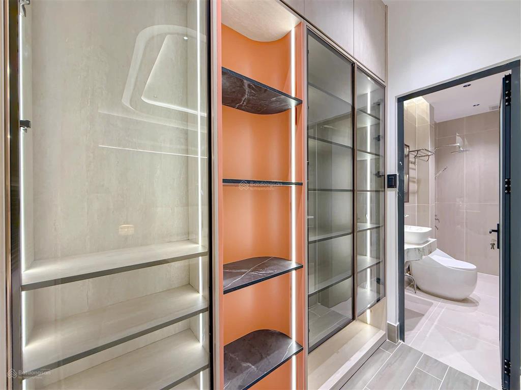 Kẹt tiền cần bán gấp căn nhà mới xây có gara ô tô nhà full nội thất