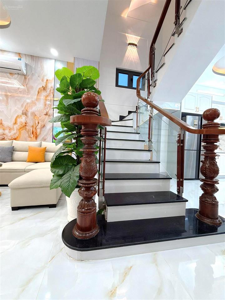 Bán gấp nhà mới mặt tiền đường 1806 thị trấn nhà bè. giá 8,9 tỷ có thương lượng