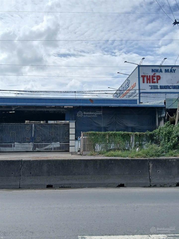 Bán 2.049m2 nhà xưởng, mặt tiền quốc lộ 1a cách cao tốc bến lức  long thành 300m.
