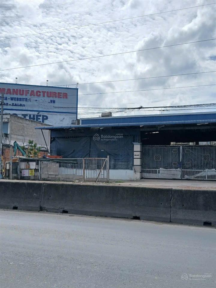 Bán 2.049m2 nhà xưởng, mặt tiền quốc lộ 1a cách cao tốc bến lức  long thành 300m.