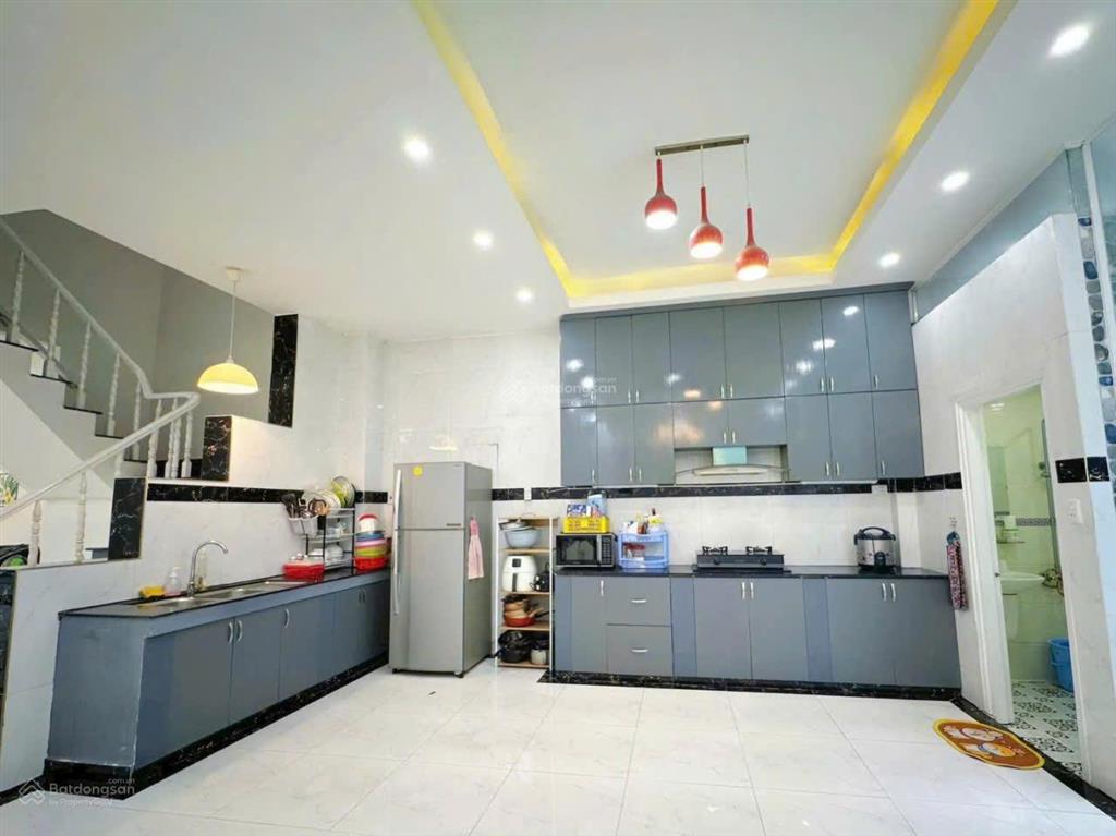 Bán biệt thự 7x19,5m, 4 tầng, mặt tiền đường số 10 kdc bình hưng, bình chánh.  0901 364 ***