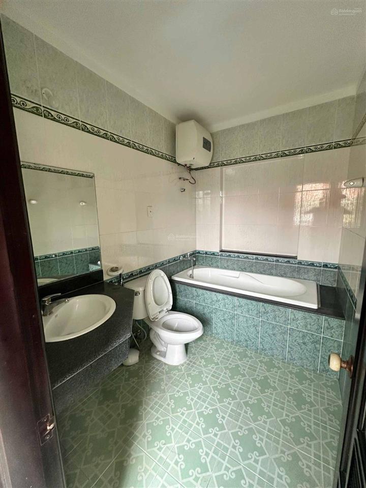 Bán biệt thự 6x24m, cách đường bình tiên 30m, kdc bình hưng, bc.  0901 364 ***