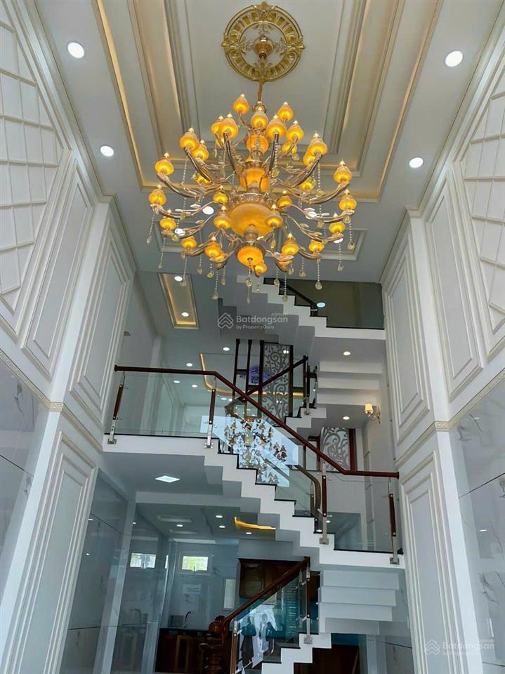 Bán nhà mặt phố 4,5x11m, 4 tầng, an dương vương, p.16, q.8.  0901 364 ***