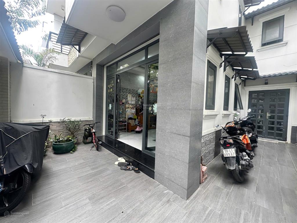 Bán nhà 6x18m, 4 tầng, kdc him lam, p.7, q.8