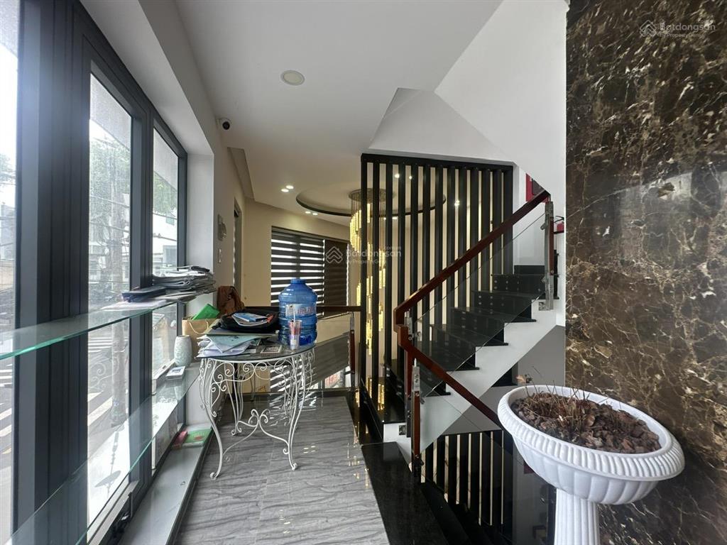 Căn góc 3,8x14m, 7 tầng, mt đường nguyễn quyền, p.11, q.8