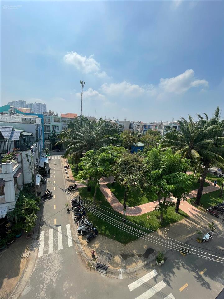 Nhà 4x12m, 4 tầng, đối diện công viên kdc bông sao, p.5, q.8