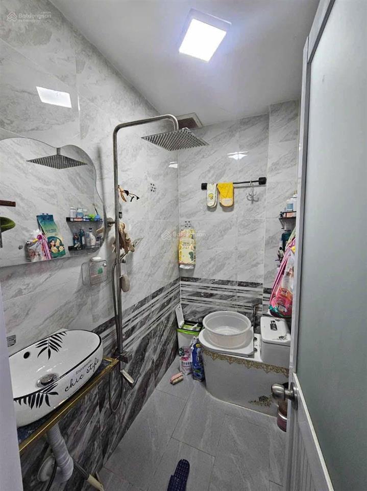 Bán nhà 4x8,2m, 1 lầu, 2pn, hẻm xe hơi bùi minh trực, p.6, q.8