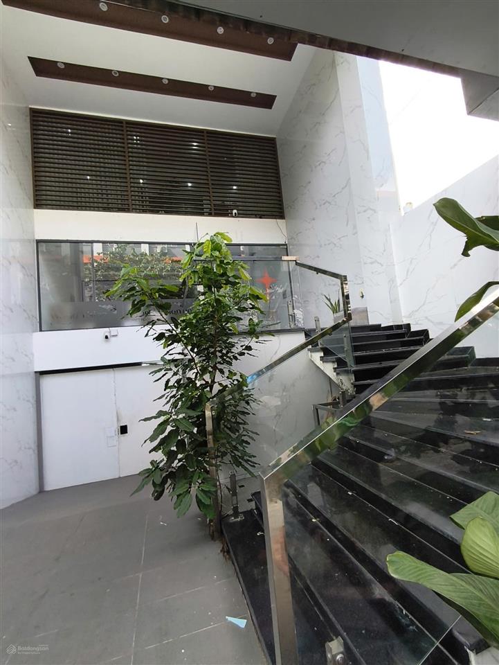 Cho thuê nhà phố kdc trung sơn, 6x20 có hầm, có thang máy, giá 45tr/tháng ms viêm