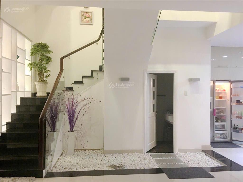 Cần cho thuê biệt thự 8x20, 3 lầu kdc him lam 6a, giá 45tr ms viêm 0938 971 ***